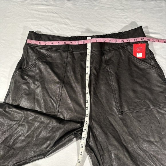 NEW $168 Spanx [ PLUS 2X ] Faux Leather Jogger Pants‎ in Black - Picture 3 of 14
